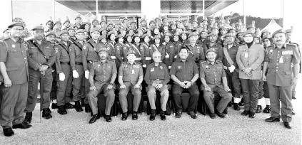  ??  ?? Dr Mahathir (seated, middle) posing with APM personnel after officiatin­g the Langkawi District APM Complex yesterday. - Bernama photo