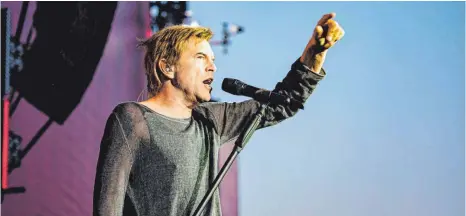  ?? FOTO: DANIEL DRESCHER ?? Positionie­rt sich seit Jahren klar politisch und zeigt heute auch in Chemnitz Präsenz: Campino, Sänger und Frontmann der Toten Hosen, hier beim Auftritt bei „Rock im Park“im vergangene­n Jahr.