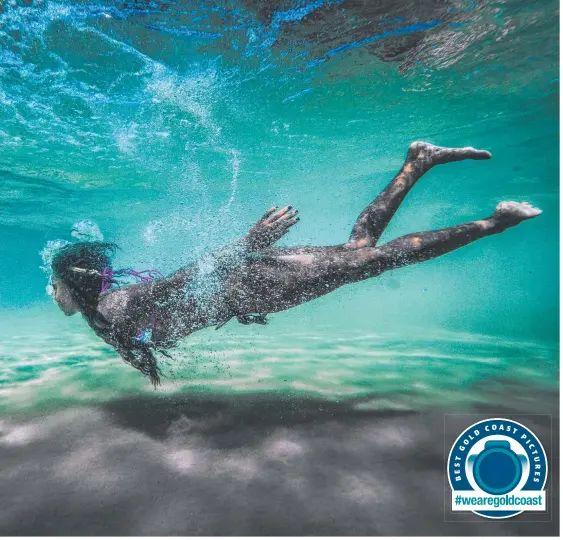  ?? Picture: NIGEL HALLETT ?? Miami resident Jasmine Washington takes a dip in the ocean as the Gold Coast continues to enjoy perfect beach weather.