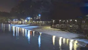  ??  ?? Romantic mood at night at All Hands Beach