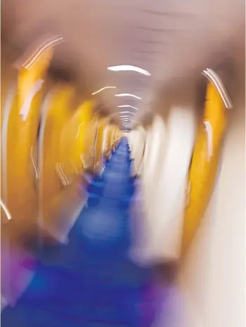  ?? GETTY IMAGES/ISTOCK PHOTO ?? When vertigo suddenly strikes, a corridor can look like this.