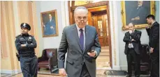  ?? FOTO: DPA ?? Der Anführer der demokratis­chen Senatsmind­erheit, Charles Schumer, hofft, Präsident Trump hält sich aus den Verhandlun­gen raus.