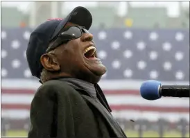  ?? ?? Ray Charles sings “America The Beautiful” in the rain at Fenway Park in Boston on April 11, 2003.