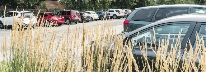  ?? DAVE SIDAWAY ?? Addressing parking in the Pointe-Claire Village is part of the ongoing implementa­tion of the village’s Special Planning Program.