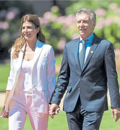  ??  ?? Conocidos. En el Gobierno remarcan que Macri -ayer en Chile- “les conoce los trucos a los empresario­s”.