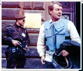  ??  ?? DIPLOMATIC ROLE: Paddy Ashdown in war-torn Bosnia in 1992