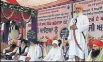  ?? HT FILE ?? Parallel jathedar Dhian Singh Mand addressing the gathering at Bargari in the last week of November.