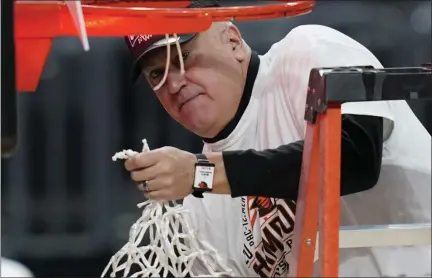  ?? JOHN LOCHER — THE ASSOCIATED PRESS ?? Oregon State head coach Wayne Tinkle cuts down the net after his team defeated Colorado in the championsh­ip game of the Pac-12 tournament Saturday in Las Vegas.