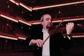  ?? CHRIS LEE/UNIVERSITY OF ALABAMA ?? Glenn Dicterow will perform Samuel Barber’s “Violin Concerto” with the University of Alabama’s Huxford Symphony Orchestra Thursday, in the concert hall of the Frank Moody Music Building, on campus.