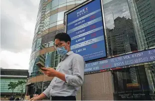  ?? Foto Lam Yik/Reuters ?? Konec kovidnih omejitev je dober znak za kitajske delnice.