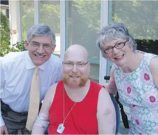  ??  ?? Peter Marshall, centre, with his father George and mother Janet in the garden at Maycourt Hospice.