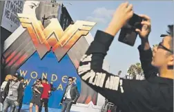  ??  ?? THE PREMIERE of “Wonder Woman,” which featured a blue carpet, drew legions of fans, with some dressed in the superhero’s shoulder-less costume.