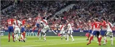  ??  ?? EL PRIMERO DEL CURSO. El gol de Griezmann al Rayo Vallecano llegó tras asistencia de Savic de cabeza.