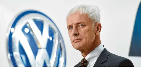  ?? Foto: Uli Deck, dpa ?? VW Chef Matthias Müller muss den VW Konzern durch die Diesel Affäre lenken. Der Autobauer wehrt sich aber gegen einen Sonderermi­ttler.