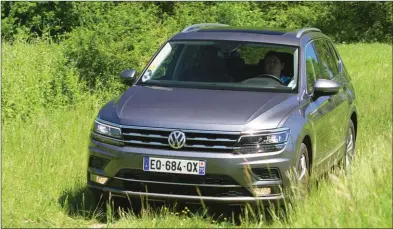  ??  ?? Le Tiguan Allspace ne voit pas seulement sa longueur augmentée, sa face avant est aussi revue avec un capot plus épais.