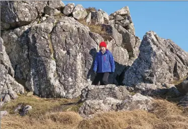  ?? Photo by Declan Malone ?? Mairín Bn Uí hAinín ‘doing the rounds’ in Cill Ghobnait, Dún Chaoin on Lá le Gobnait.