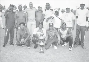  ??  ?? The victorious Mike’s Wellman with the Republic Cup 2019 at Everest on Sunday.