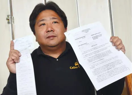  ?? (SUN.STAR FOTO/AMPER CAMPAÑA) ?? GUILTY. Citom head Rafael Yap shows a copy of the traffic violations of driver Jesus Sindo Cabaron and the court decision finding him guilty during a press conference at Cebu City Hall Conference Room.