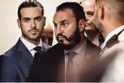  ?? CARL JUSTE cjuste@miamiheral­d.com ?? Pablo Lyle, left, walks into court for his arraignmen­t on Wednesday in Miami. Lyle is accused of killing a motorist during a road-rage incident. His lawyers have insisted that the actor was defending himself and his family.