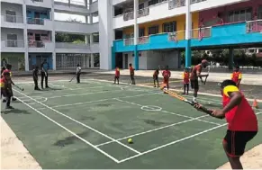  ?? ?? SJK (t) taman Sentosa, Klang, pupils playing hockey as part of the Fun in Learning programme.