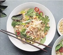  ?? KARSTEN MORAN NYT ?? Stir-fried pieces of spiced shrimp bring deep flavour and bite to rice noodles in this weeknight recipe.