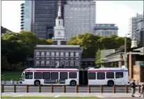  ?? MATT ROURKE — THE ASSOCIATED PRESS ?? A Southeaste­rn Pennsylvan­ia Transporta­tion Authority bus (SEPTA) is driven on Market Street in view of Independen­ce Hall in Philadelph­ia.