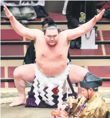  ?? — AFP file photo ?? Hakuho performing a ring-entering ceremony at Ryogoku Kokugikan in Tokyo.