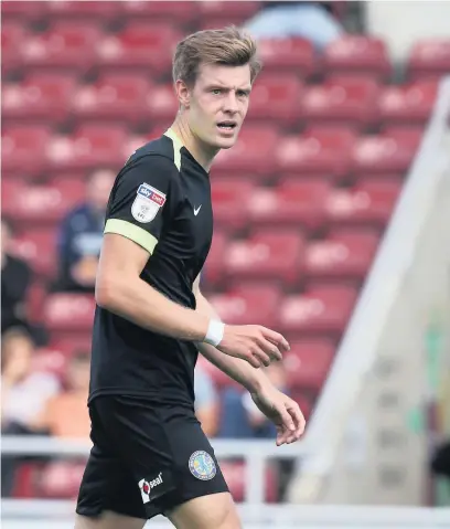  ??  ?? Joe Ironside came close to putting Macclesfie­ld ahead in the first half against Cheltenham Town