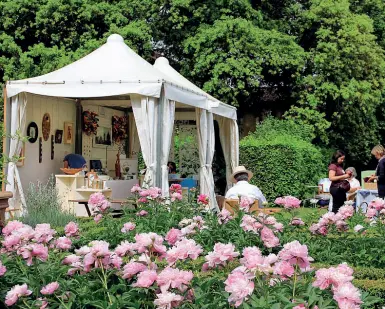  ??  ?? Da sapere Oggi (ore 11.30) al Giardino Corsini in via della Scala 115 a Firenze si apre «Artigianat­o e Palazzo» e va avanti fino a domenica 21 maggio Orario continuato: 10/20, ingresso 8 euro, 6 euro ridotti, gratuito fino a 12 anni