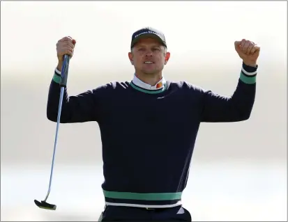  ?? EZRA SHAW — GETTY IMAGES ?? Justin Rose of England celebrates his final putt for victory on the 18th green during the continuati­on of the final round of the AT&T Pebble Beach Pro-Am at Pebble Beach Golf Links on Monday in Pebble Beach.