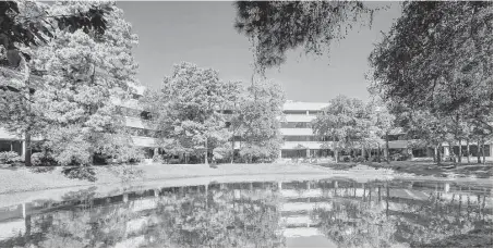  ?? Third Palm Capital photos ?? Republic Square’s tenants have views of a central courtyard. The property, at 13501 Katy Freeway, borders Terry Hershey Park.