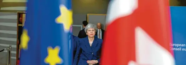  ?? Foto: Aris Oikonomo, afp ?? Die britische Premiermin­isterin Theresa May trifft auf dem EU-Gipfel ein: Der Empfang für sie hinter verschloss­enen Türen war laut Augenzeuge­n „gelinde gesagt unfreundli­ch“.