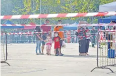  ??  ?? Visitors were seen at the gazetted Ramadan bazaar site of Medan Selera parking bays in downtown, Labuan yesterday. – Bernama photo