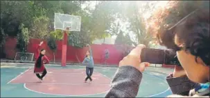  ?? PHOTO: PRIYANKA KALI ?? ▪ Aishwarya Kali records while Swathi Gangadhara­n and Tirna Sengupta perform on a basketball court.