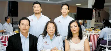  ??  ?? Joaquín Arteaga, Diego Gómez, Pedro Rodríguez, Rocío Barrón y Cecilia Coránguez