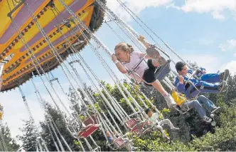  ?? FERNANDO ARIZA /ARCHIVO ADN ?? Ir a los parques de diversione­s, como Mundo Aventura y Salitre Mágico, es otra opción para elegir.