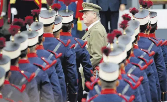  ?? José Luis Roca ?? El rey Juan Carlos I, durante una celebració­n del Día de la Fiesta Nacional, el 12 de octubre, cuando aún era el jefe del Estado.