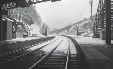  ?? Norris Forrest/Transport Treasury ?? Craigleith station opened with the Caledonian Railway’s Leith passenger branch on 1 August 1879, this circa 1962 view being taken looking south from under Queensferr­y Road and towards Edinburgh (Princes Street). The booking office was on the road bridge at street level and like the platform shelters was timber built. On Edinburgh Corporatio­n bus routes to and from the city – traditiona­lly No 9 to Blackhall, and No 11 to Barnton – they had proved to be too much to justify a passenger service on the Barnton branch after May 1951, which would also have called here, and clearly they took the cream away from the railway’s Craigleith takings as a whole, but for now this station continued to serve Edinburgh-Leith services.