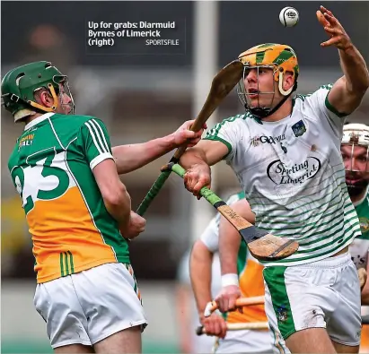  ?? SPORTSFILE ?? Up for grabs: Diarmuid Byrnes of Limerick (right)