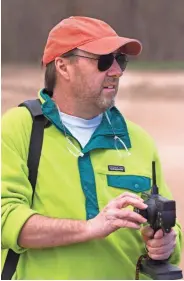  ?? MARK HOFFMAN / MILWAUKEE JOURNAL SENTINEL ?? Jamie Racklyeft operates the E.M.I.L.Y. (emergency integrated lifesaving lanyard) at the Quarry Beach demonstrat­ion. For more photos and a video, go to jsonline.com/news.