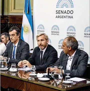  ??  ?? SENADO. El ministro del Interior, Rogelio Frigerio, defendió este 6 de noviembre un presupuest­o que ajusta el gasto y eleva la presión tributaria a un récord.