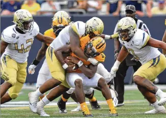  ?? HYOSUB SHIN / HYOSUB.SHIN@AJC.COM ?? Kennesaw State quarterbac­k Xavier Shepherd is brought down by Georgia Tech defensive lineman Akelo Stone during the first half Saturday at Tech’s Bobby Dodd Stadium.