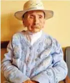  ??  ?? HISTORIA. Doña Lucila en su hogar goza de la compañía de su familia.