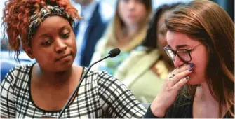  ?? RAHUL PARIKH/ SUN- TIMES ?? Tamara Reed ( left), a Chicago Public Schools student, and Morgan Aranda, a former student, testify Wednesday during a hearing before the state Senate Education and House Elementary and Secondary Education Joint Committee about allegation­s of sexual...