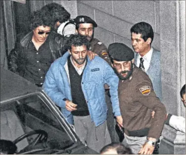  ??  ?? IMPACTO. Quini, en el momento de ser liberado por la policía en Zaragoza el 25 de marzo de 1981.