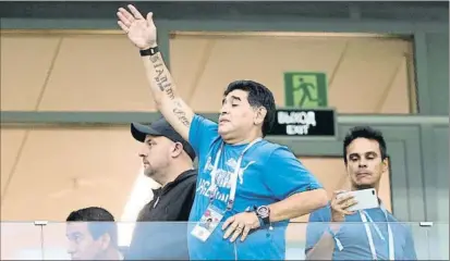  ?? FOTO: GETTY ?? Maradona, en el partido contra Croacia ‘El Pelusa’ está siguiendo a Argentina en este Mundial