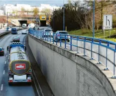  ??  ?? Arbeiten stehen im Sommer an der B-17-Anschlusss­telle Eichleitne­rstraße an. Die Fahrbahn ist marode, auch die Zufahrt wird saniert.