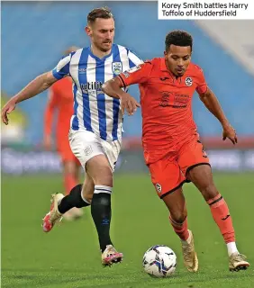  ?? ?? Korey Smith battles Harry Toffolo of Huddersfie­ld