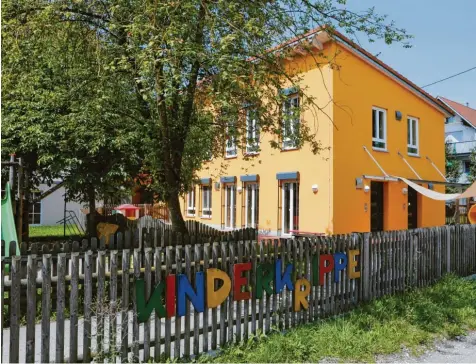  ??  ?? Die Hurlacher Kindertage­sstätte platzt aus allen Nähten. Jetzt geht es um einen Standort für einen Neubau. Die Gemeinde hat mehrere Alternativ­en.