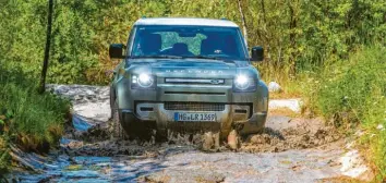  ?? Foto: Jaguar Land Rover ?? Mehr Gelände wagen: Die Offroad  Eigenschaf­ten des Land Rover Defender sind unübertrof­fen.